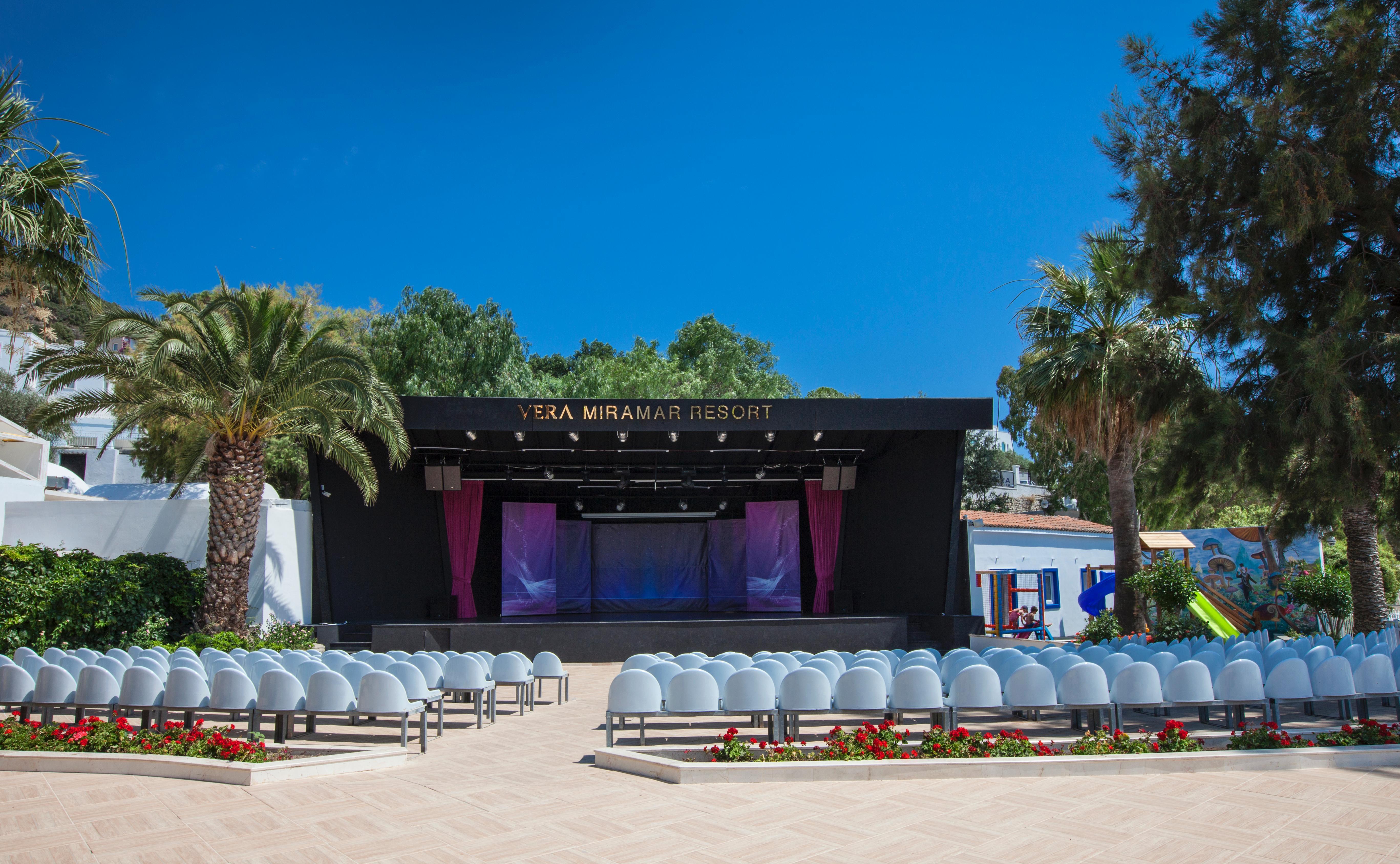 Labranda Tmt Αλικαρνασσός Εξωτερικό φωτογραφία The stage of the theatre