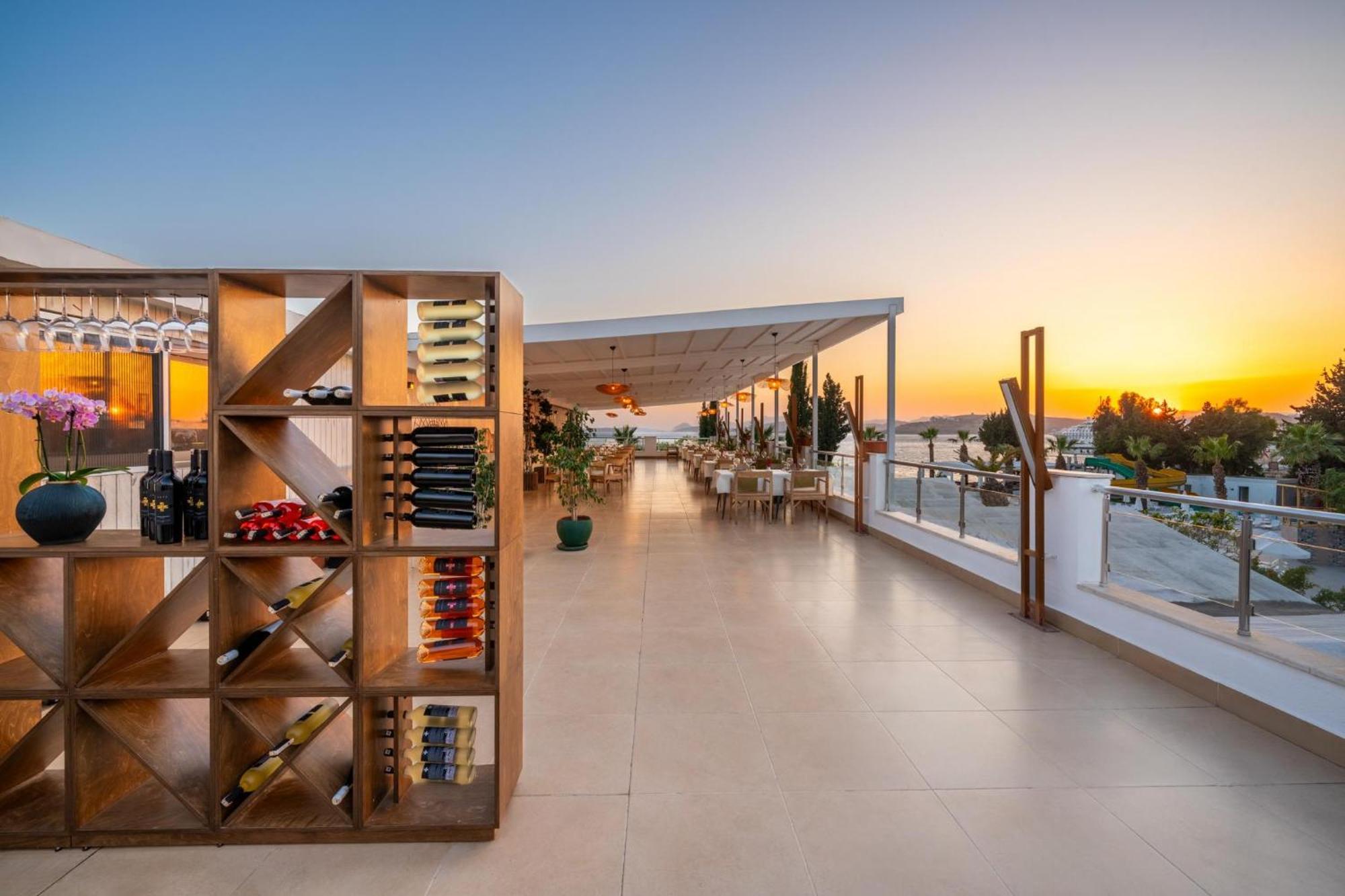 Labranda Tmt Αλικαρνασσός Εξωτερικό φωτογραφία The rooftop bar at the hotel